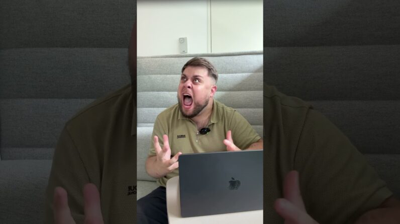 Impression of a social media manager  #socialmanager #digitalmarketing #comedy